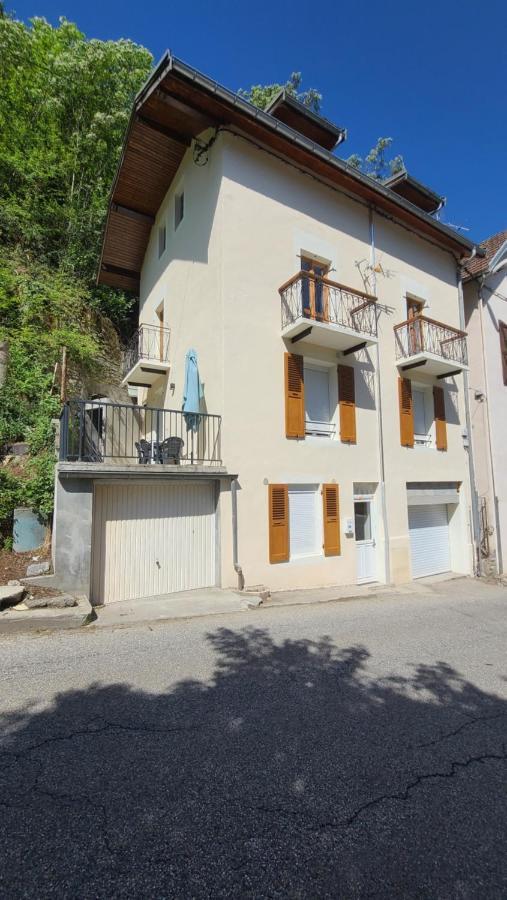 Joli Appartement Renove Avec Terrasse Brides-les-Bains Exteriör bild